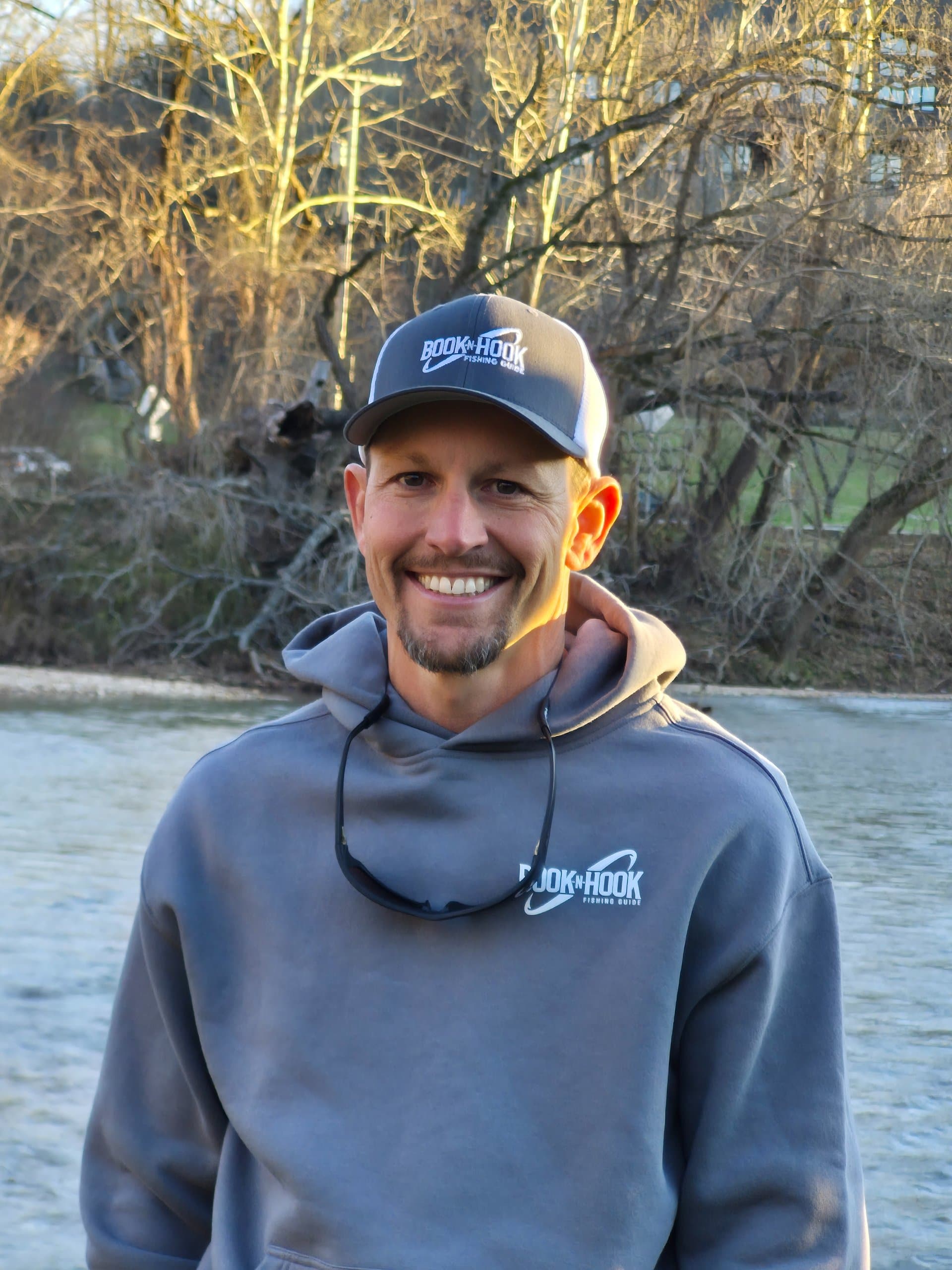 BOOK-N-HOOK FISHING GUIDE